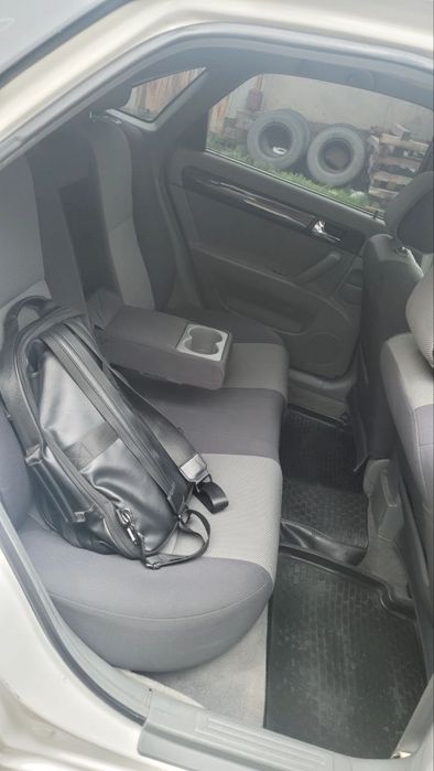 Ласетти 2009, белая своя машина