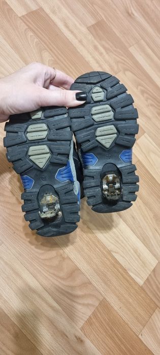 Продам зимние ботинки для мальчика