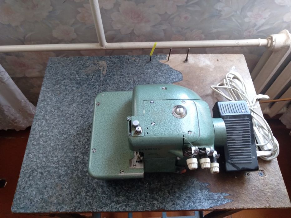 Швейная машина overLock оверлок