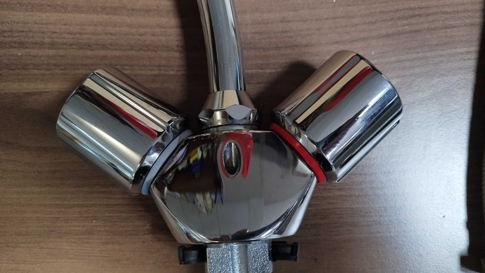 Батерия -  стоящ смесител за мивка с два крана Vidima Ideal Standard