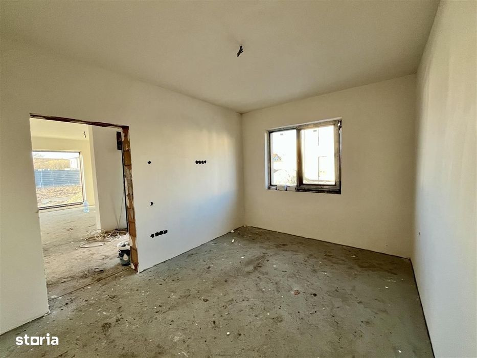Casa cu teren de 420 mp, 5 camere, 2 băi - Zona linistita