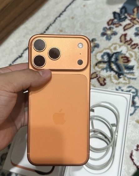 Продам Iphone 17pro max