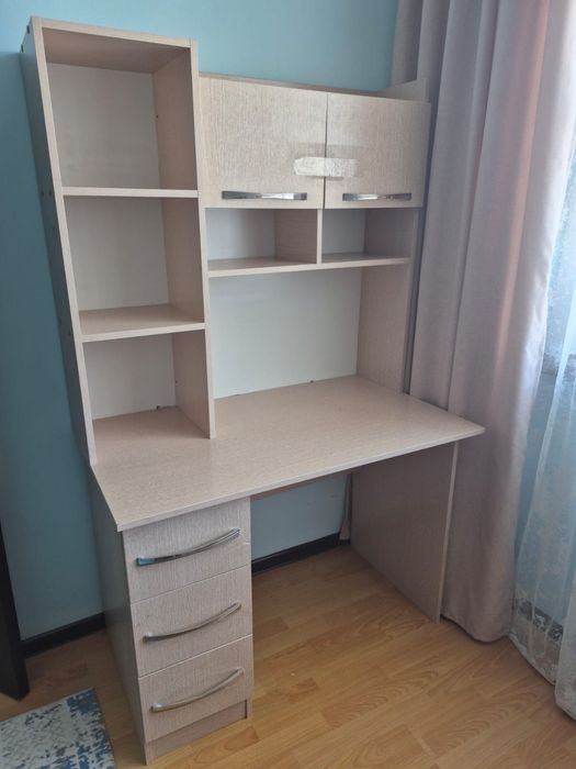 Продам компьютерный стол