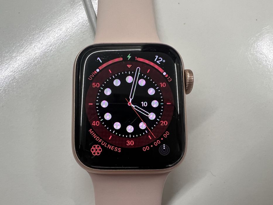 Часовник Apple watch SE 40 mm GPS