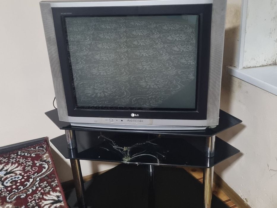 Telivizor pasidakiai bilan sotiladi