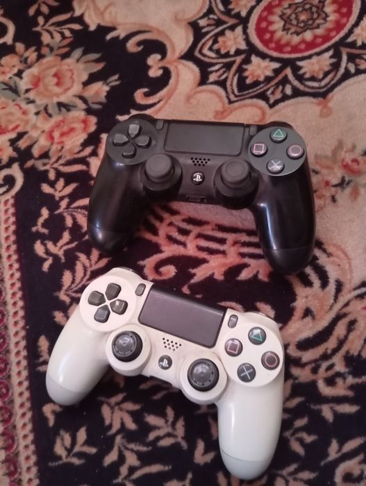 Продам PlayStation 4