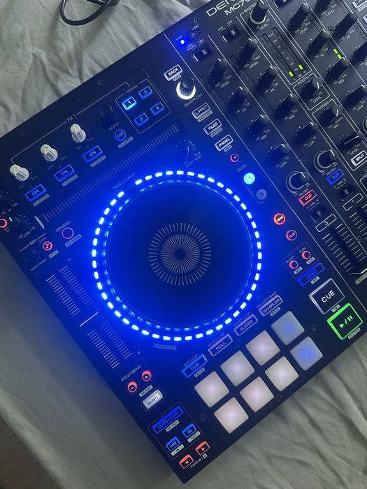 Denon DJ MC7000  Конзола - Контролер+ Оригинален MAGMA Flight Case с поставка за лаптоп