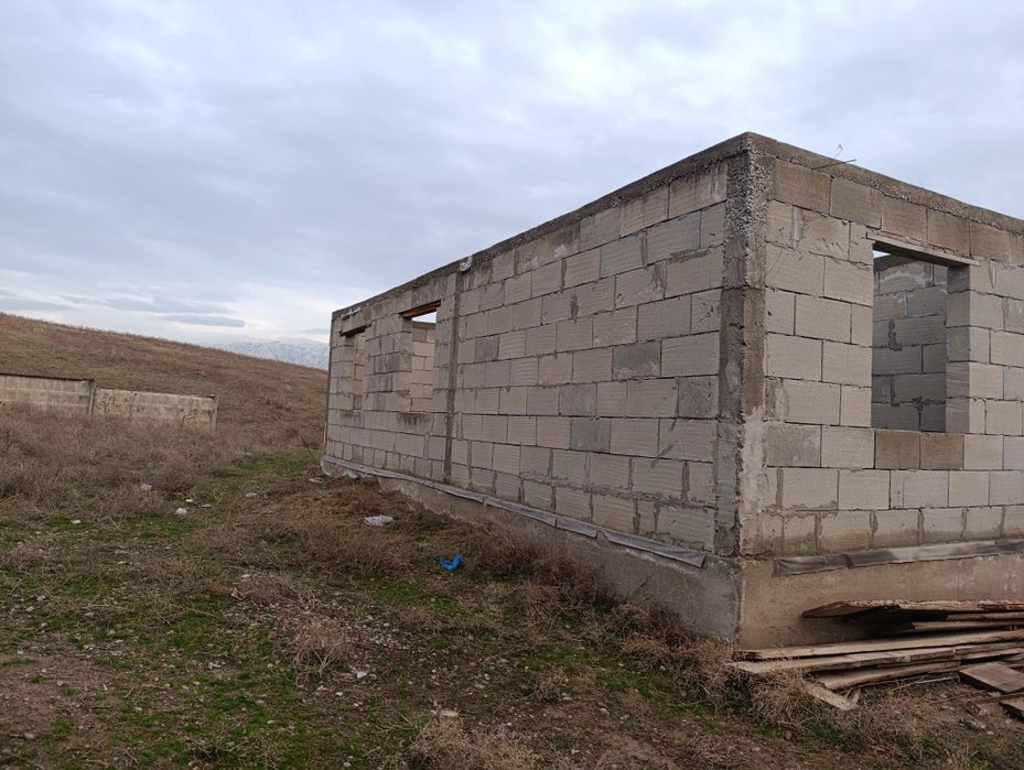 Участок фундамент стена