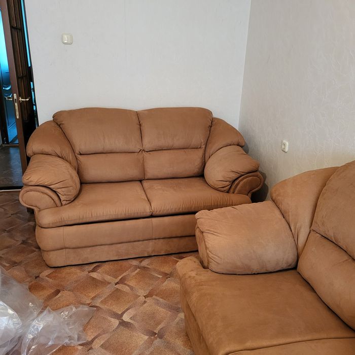 Продаётся мягкий уголок в отличном состоянии.