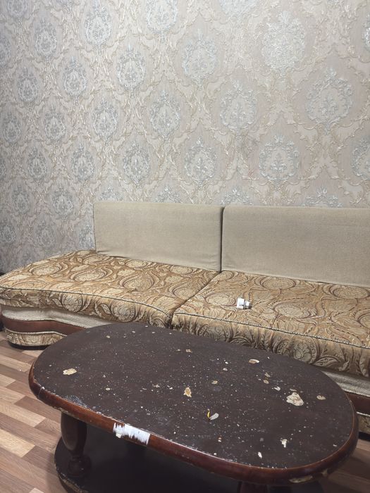Уголок эски бубк ипа бли метро йонида холати яхши