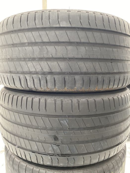 Комплект разноразмерные шины 255/45R20 285/40R20 Michelin.