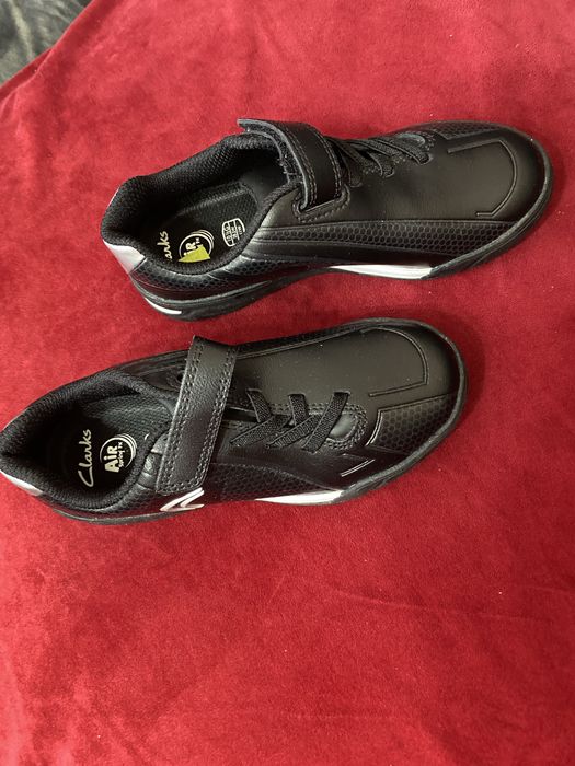 Обувки Clarks за момче и момиче
