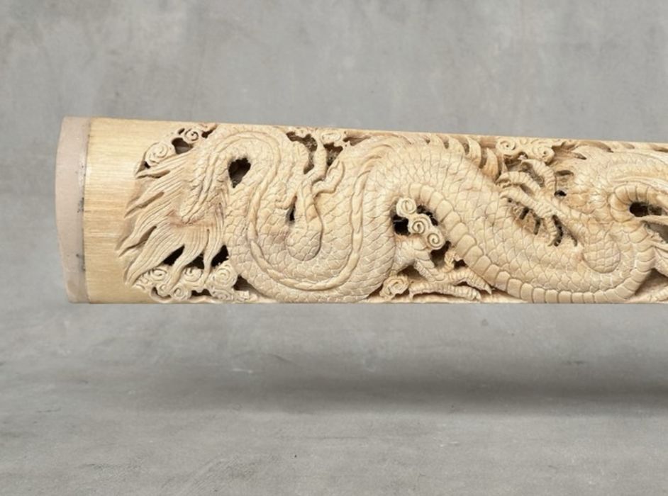 Colt de peste spada sculptat manual