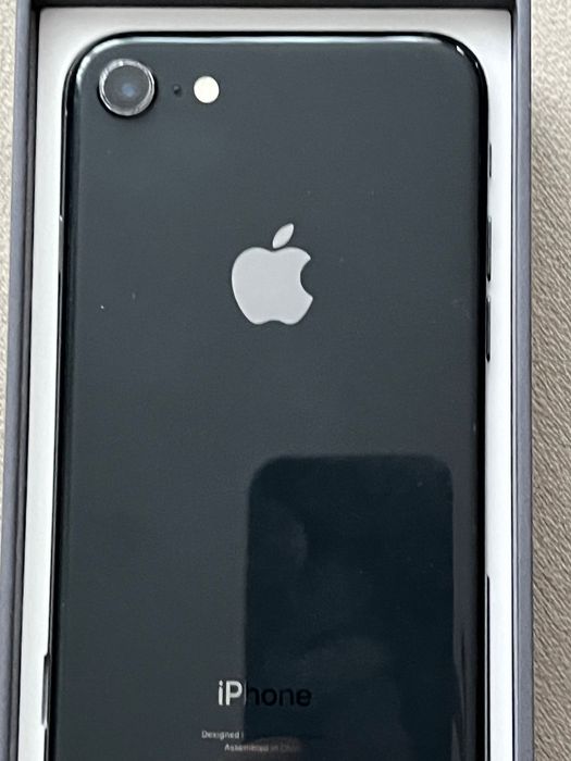 iPhone 8 64GB в отлично състояние