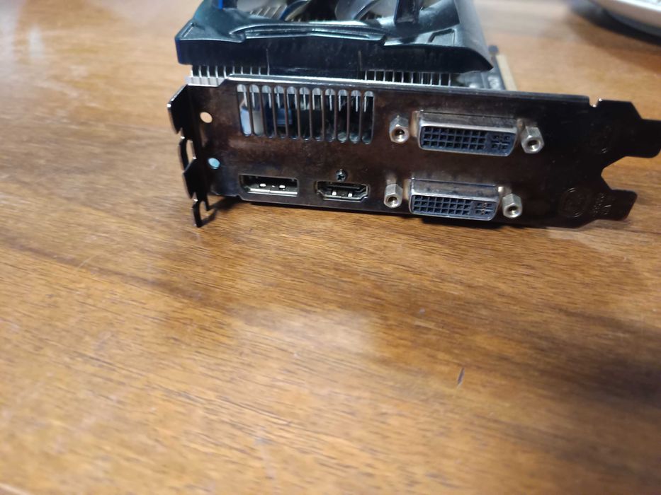 Видео карта ASUS AMD HD 5850 1gb.