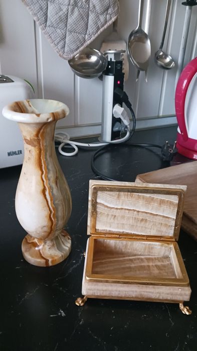 Ваза мрамор 18 см и ракла 11.⁵/7.⁵ мрамор