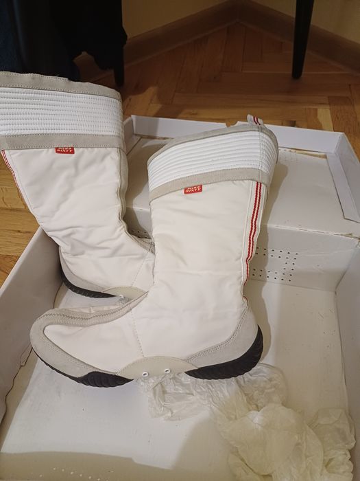 Ботуши на марката мис сиксти