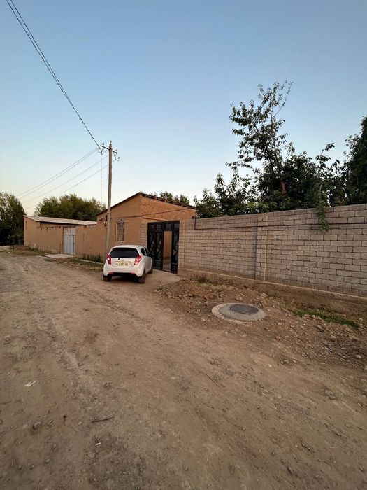 Ховли сотилади 24 соток 9 хона 275000$