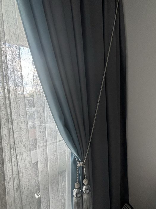 Окраса за перде сиво камани