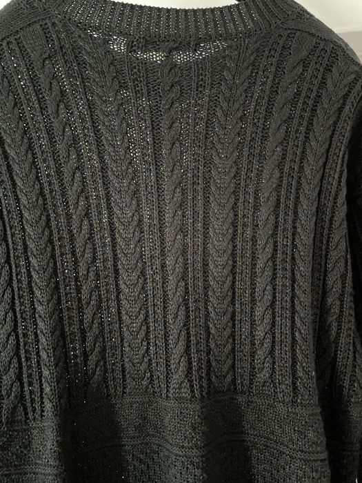 Рокля с дължина до коляното.