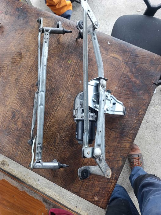 Механизъм с мотор за предни чистачки Passat 6 / Пасат 6 - 3C1955601