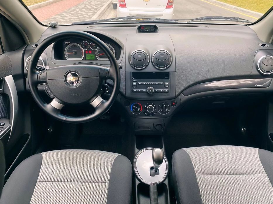 Nexia 3 avtomat sotiladi