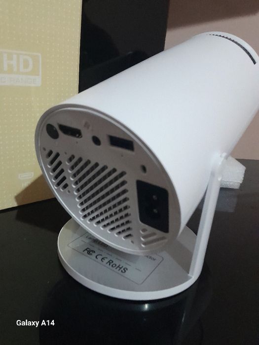 Smart projector sotiladi