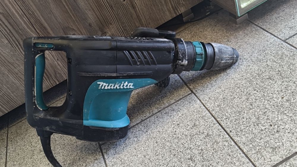 Електрически къртач Makita HM1203C