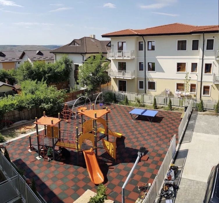 Vand ap 2 cam (3 camere) v lupului esq village boxa loc parcare 60 mp