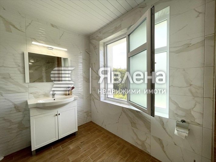 Панорама море! Еднофамилна триетажна къща сред тишина и спокойствие