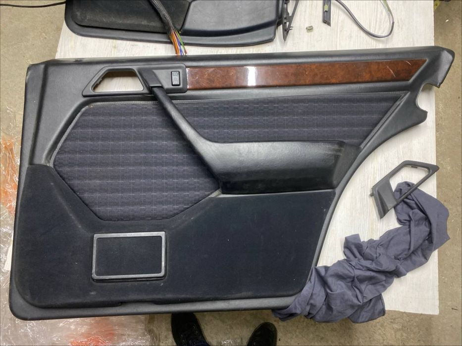 Мерседес W124 Эшик обшивка. Дверные карты Мерседес W124