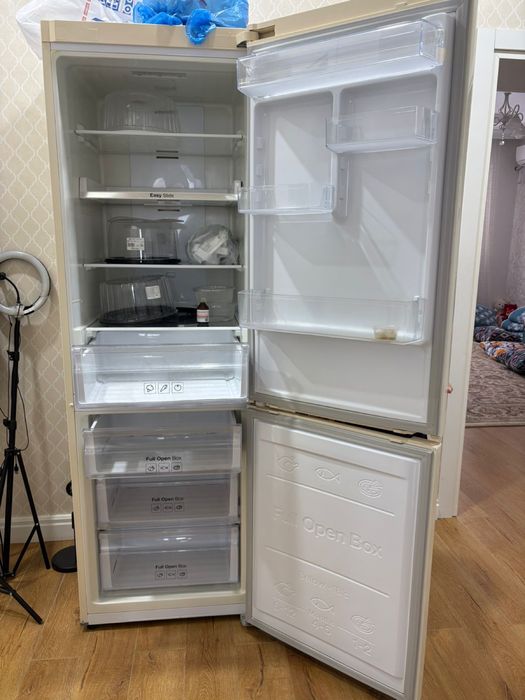 Холодильник samsung