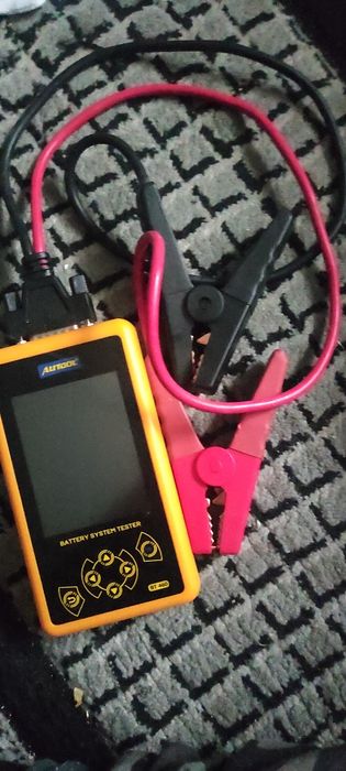 Tester 12,24 V baterii