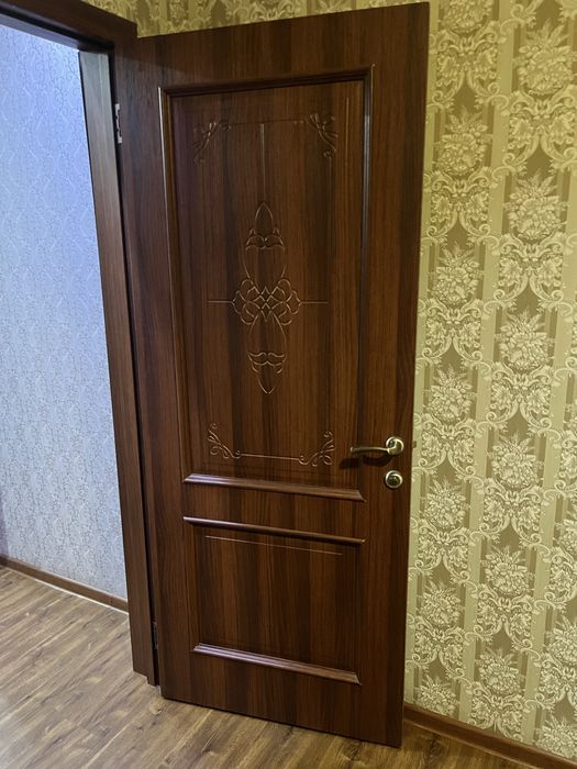 Продам двери с коробками, обналичкой и доборами. Врезаны ручки.Цена 10