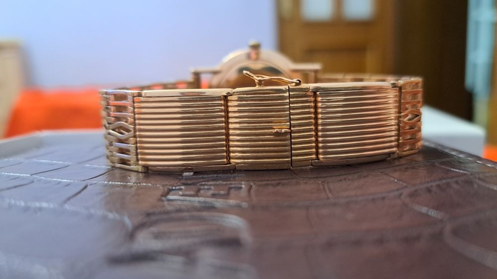 Золотые часы с браслетом