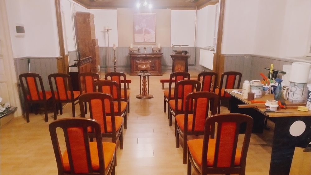 Vând scaune lemn masiv