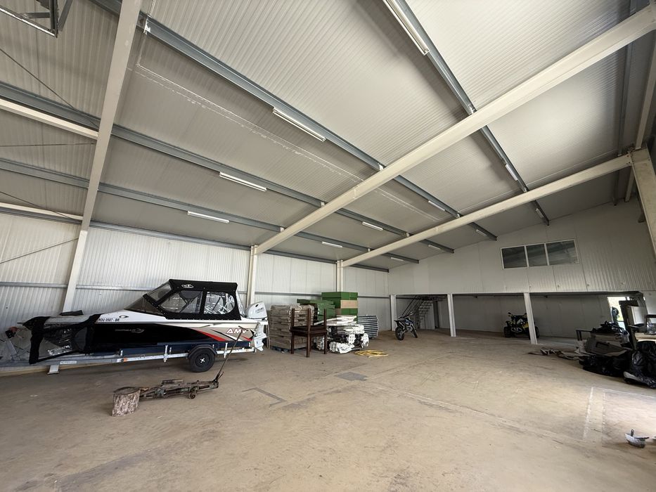 Spatiu comercial  hala industriala cu curte generoasa