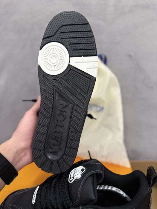 LV skates negrii marimea 43