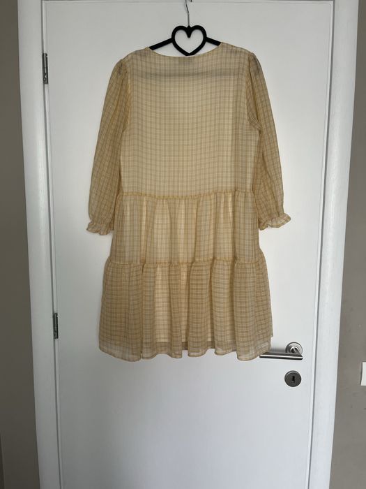 Rochie vaporoasa galbena