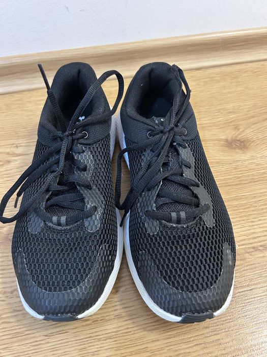Продавам маратонки Under Armour