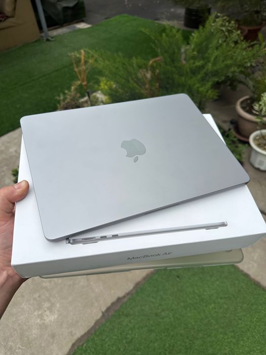 MacBook Air 13.6 M2 8/512