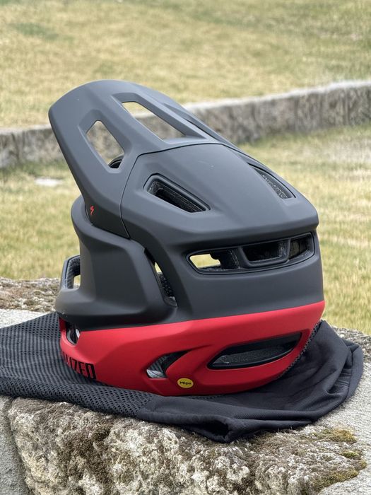 Specialized Gambit Червена/Карбон