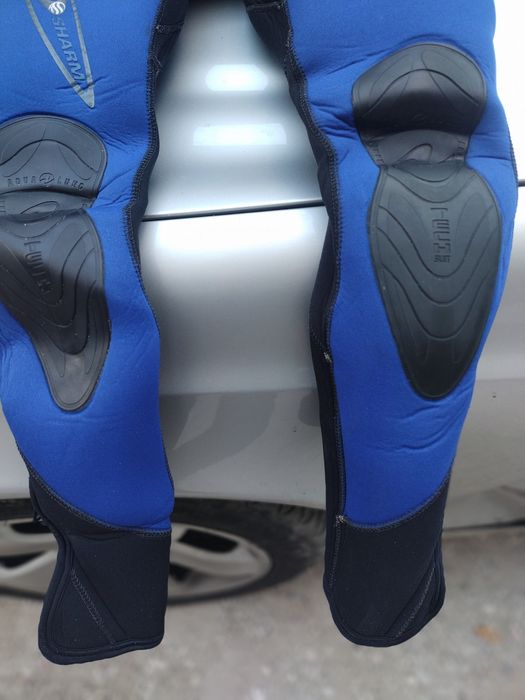 Продавам водолазен костюм  с очила и шнорхел