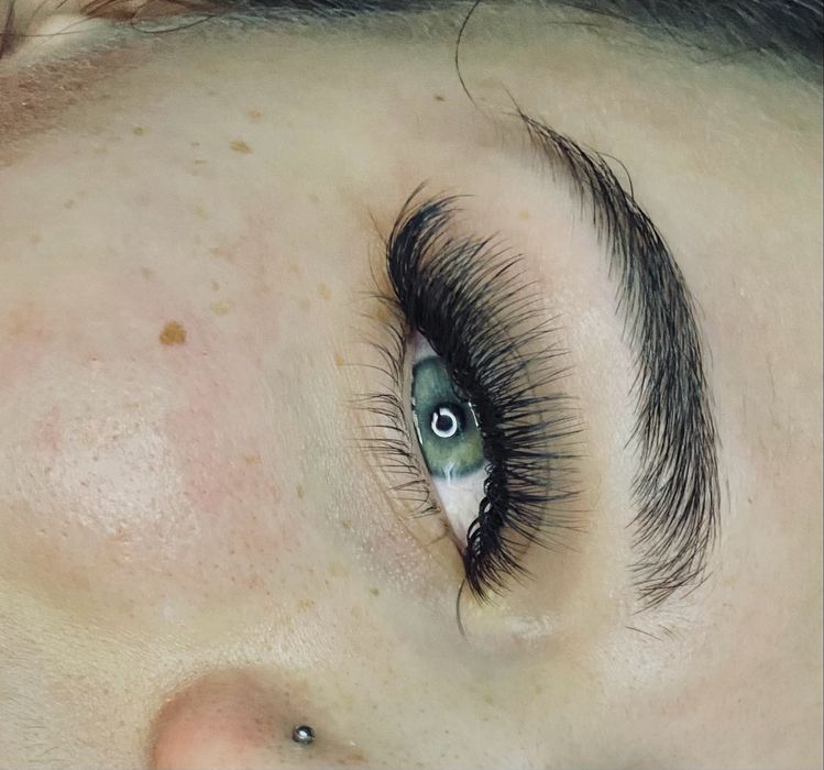 Наращивание ресниц и Брови