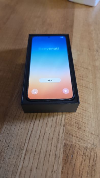 Samsung Galaxy S22+   256/8 с 4 кейса и допълнителни протектори за екран и камера