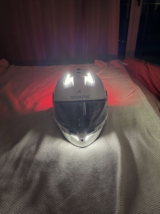 КАТО НОВА! Shark Skwal i3 с активни LED светлини - Размер L