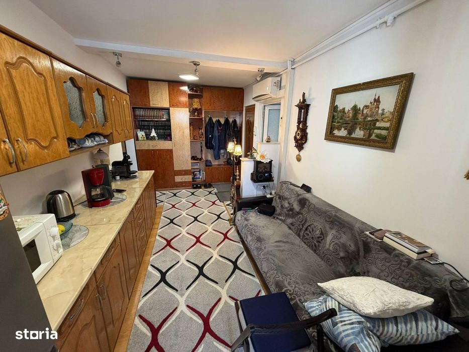 Apartament 2 camere, decomandat - zona Cetate