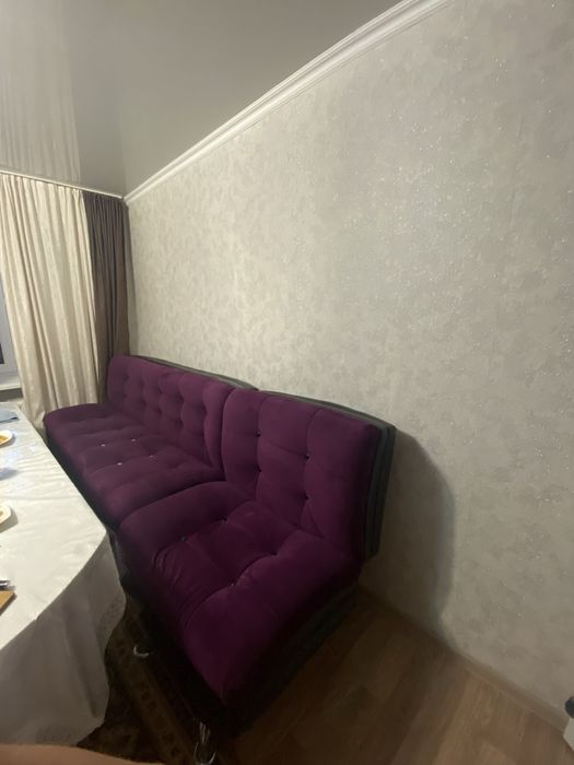 Диван с двумя креслами