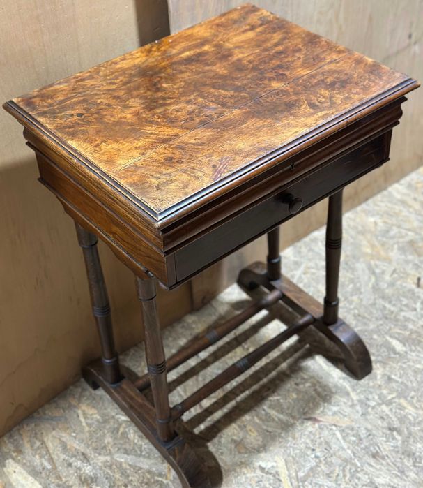 Masuta Vintage de Machiaj cu oglinda si Compartimente interioare Stil Victorian
