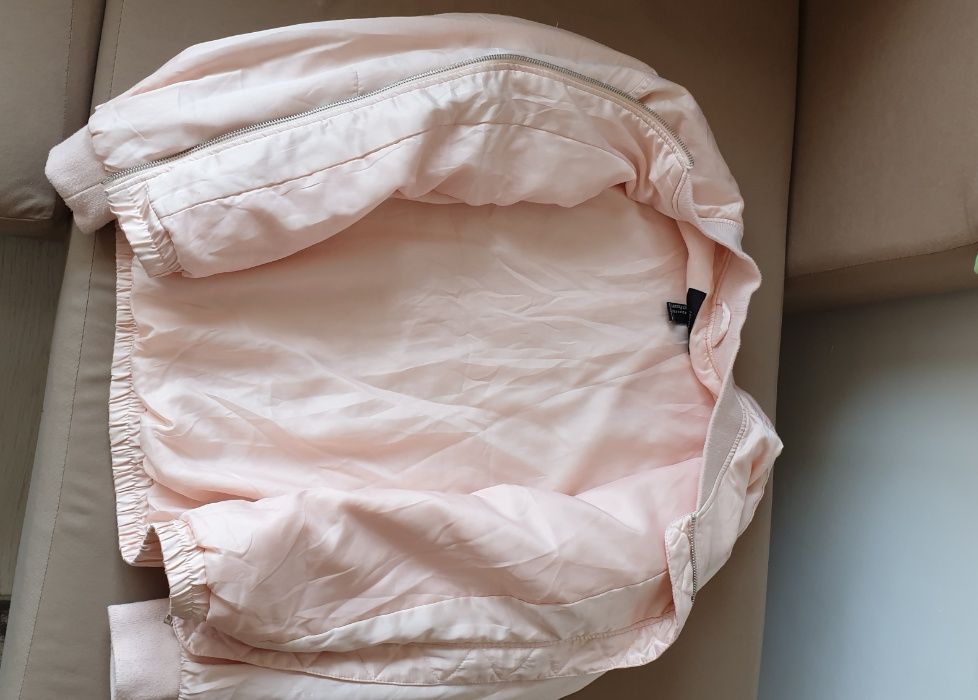 Яке бомбър " Forever 21" пепел от рози